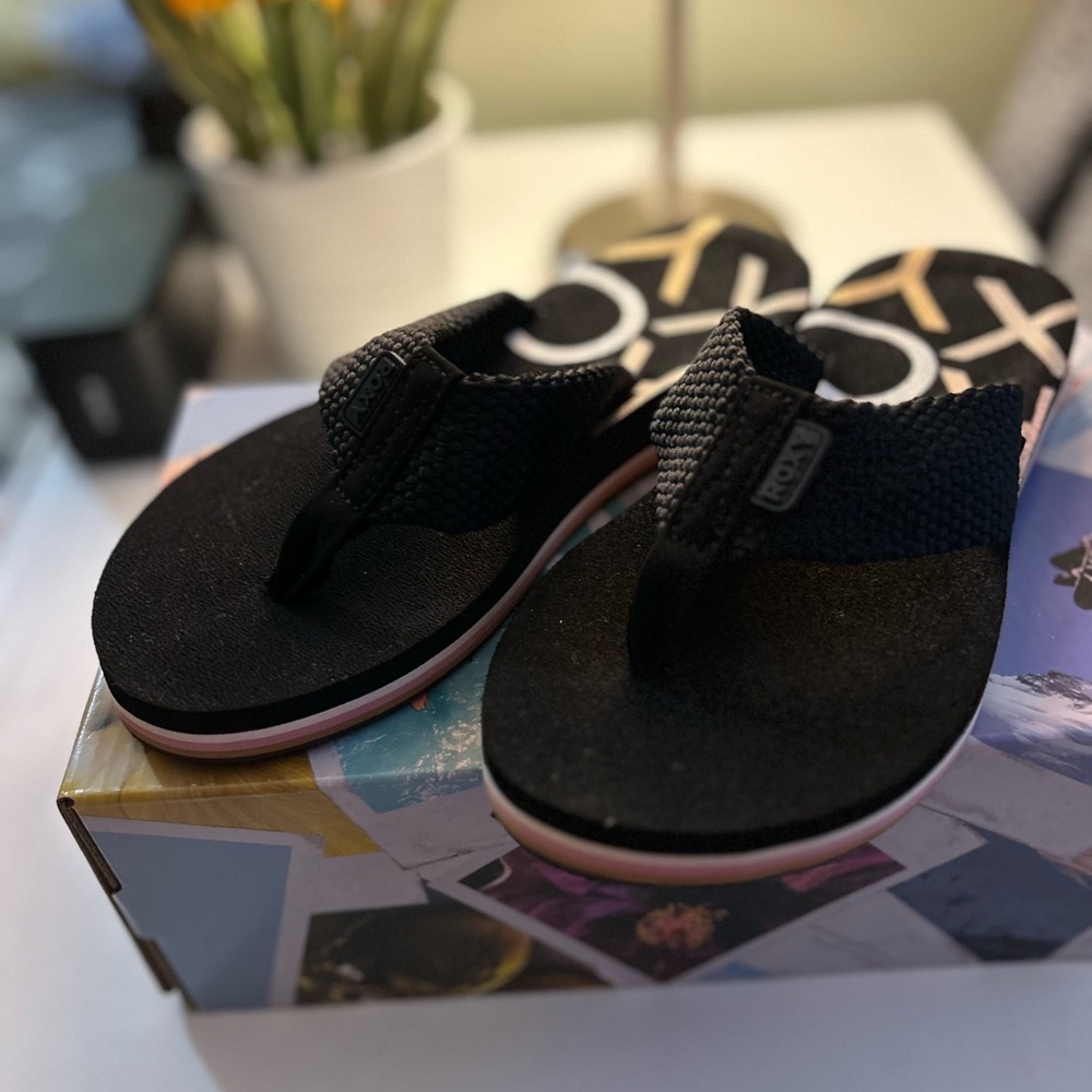 Roxy Black and Pink Sandals with Chain Design